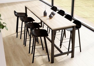 Table haute avec repose-pieds et tabourets