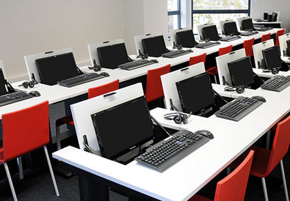 Table info avec écran escamotable