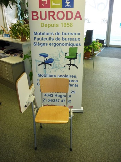 Chaise en bois DV3 avec tablette écritoire rabattable