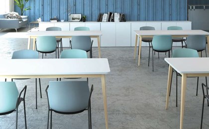 Table plateau blanc piétement bois