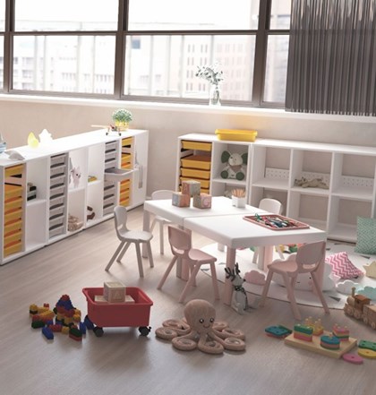 Chaises et tables en polypro et rangement