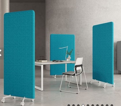 Cloisons en tissu sur roulettes