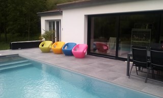 Fauteuils en polypro en 4 couleurs