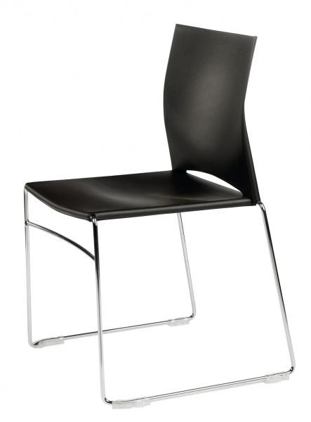 Chaise polypro noir piétement luge